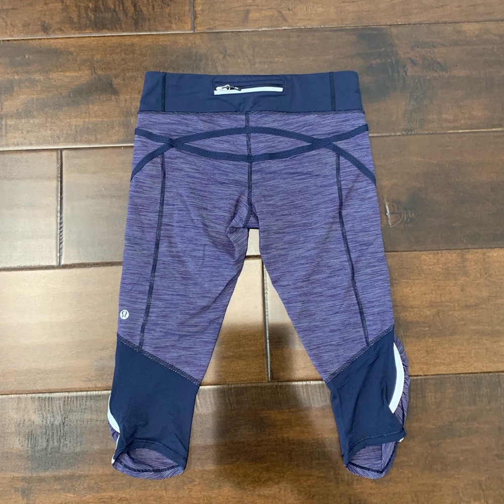 Lululemon Cropped Ruched Knee Legging